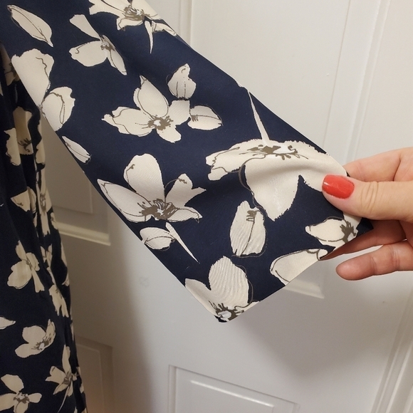 J.Jill Navy Floral A-Line Dress, pockets, 3/4 sleeve, rayon size Medium - Picture 2 of 10